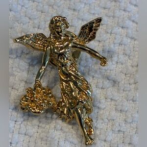 Gold Kirk’s Folly Angel with flowers Brooch